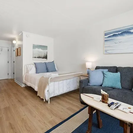 Updated Charming Studio,Steps To Beach,Outdoor Pool