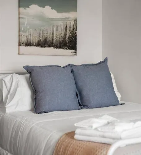 Apartamento Updated Charming Studio,steps To Beach,outdoor Pool *