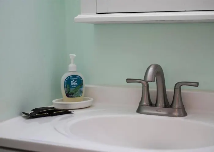 Updated Charming Studio,steps To Beach,outdoor Pool Apartamento
