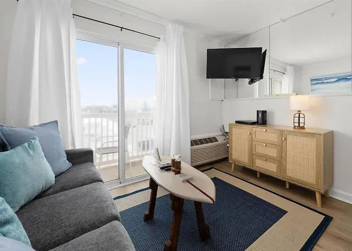 Apartamento Updated Charming Studio,steps To Beach,outdoor Pool