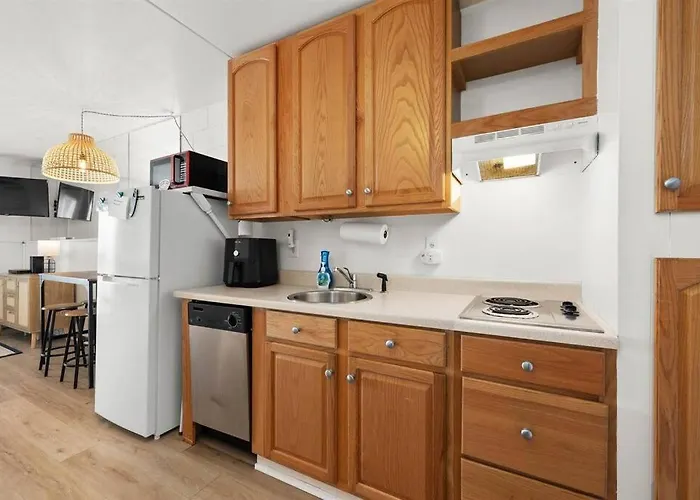 Updated Charming Studio,steps To Beach,outdoor Pool Apartamento *