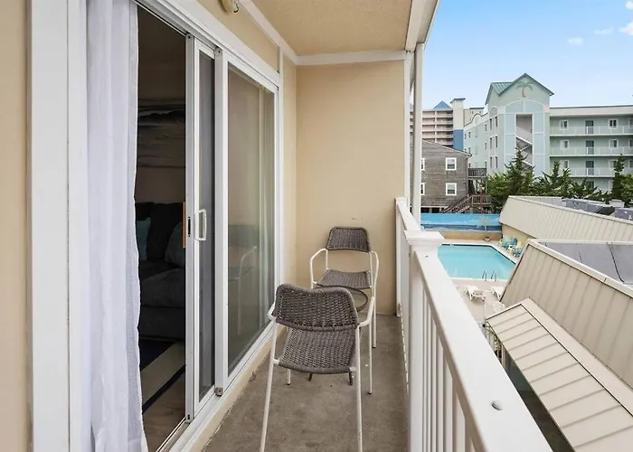 Updated Charming Studio,steps To Beach,outdoor Pool *